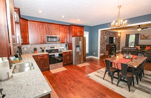 Massanutten Casa | Perfect Mountain Home, Hot Tub, Fire Pit, Pool Table, Massanutten Resort