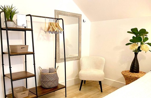 Yachting Village Cabaña | Perfect Newport Cottage. Walk to all the town has to offer!