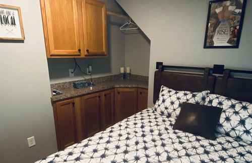 East Chop Apartamento | Perfect one bedroom garage apartment with A/C