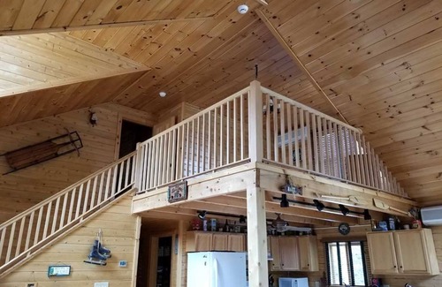 Thornton Cabina | Perfect Pemi Riverfront Log Cabin, Great for Families, Sleeps 10.