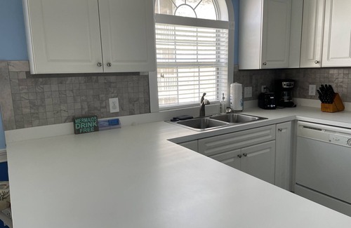 Central Myrtle Beach Condominio | Perfect Pet Friendly 2 Bedroom Retreat!