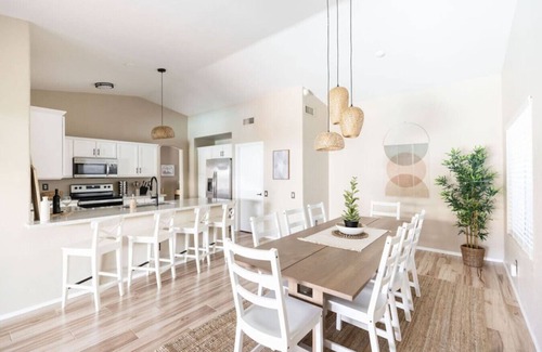 Paradise Valley Village Casa | Perfect Phoenix Stay - Amazing Yard Pool & Hot Tub