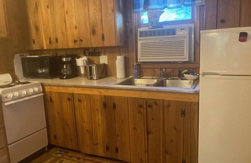 Britt Cabina | Perfect place for your next stay: Vintage cabin, quiet lake, and a classic sauna
