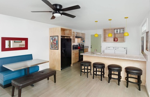 Folly Beach Apartamento | Perfect Purple Palace Folly Vacation Apt C