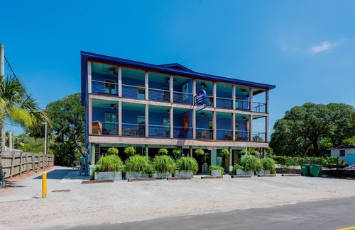 Folly Beach Apartamento | Perfect Purple Palace Folly Vacation Apt C