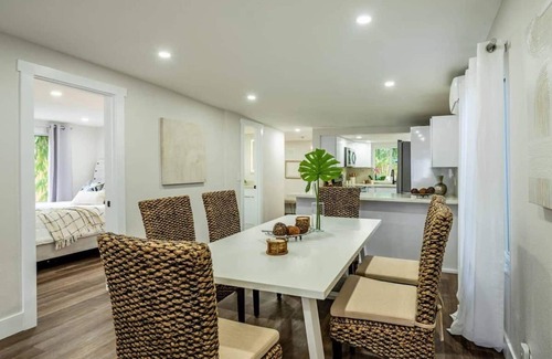 Central Oakland Park Casa | Perfect relaxing getaway! 4/2 Private Oasis