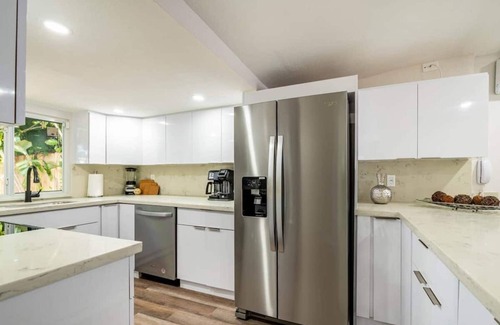 Central Oakland Park Casa | Perfect relaxing getaway! 4/2 Private Oasis