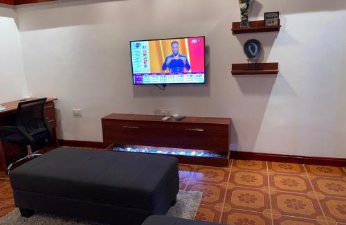Teshie Villa | Perfect Relaxing King Suite with Free Parking & wifi