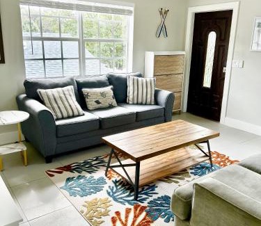 West Palm Beach Apartamento | Perfect remote work spot! Close to everything!
