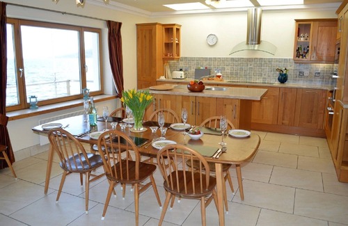Tighnabruaich Casa | Casa de vacaciones perfecta, tranquila y espectacular con un fabuloso balcón de 18 m sobre el mar.