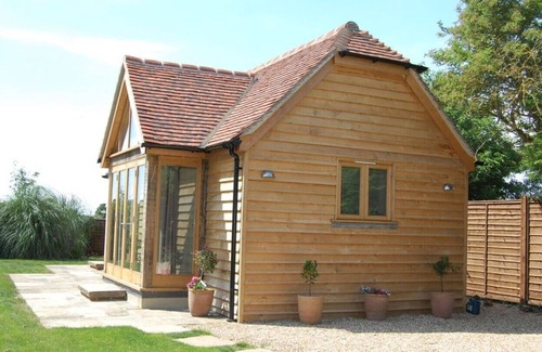 Chichester Cabaña | Perfect retreat for a relaxing break close to Goodwood, South Downs & Chichester