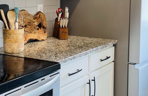 Belville Casa | Perfect Retreat for Two: Hot Tub, Firepit, Total Privacy, Near Beaches, Downtown