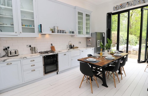 Ryde Casa | Perfect Retreat in Luxury & Historical Manor House