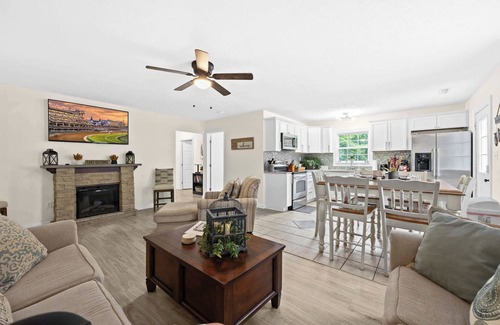 Falls of Rough Casa | Perfect Rough River Lake Stay! Fam & Pet Friendly!