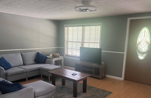Rogers Otro | Perfect RRG Location - Farmhouse with hot tub