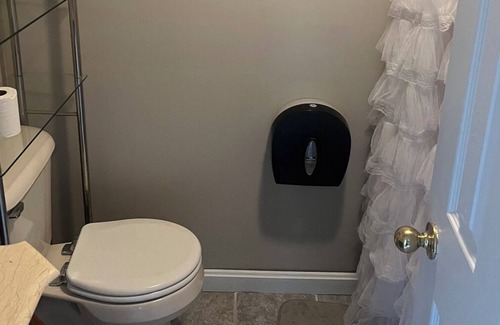 Rogers Otro | Perfect RRG Location - Farmhouse with hot tub