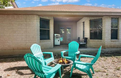 Southside Casa | Perfect SA Getaway! Near Lackland SeaWorld Alamo Riverwalk