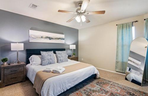 Southside Casa | Perfect SA Getaway! Near Lackland SeaWorld Alamo Riverwalk