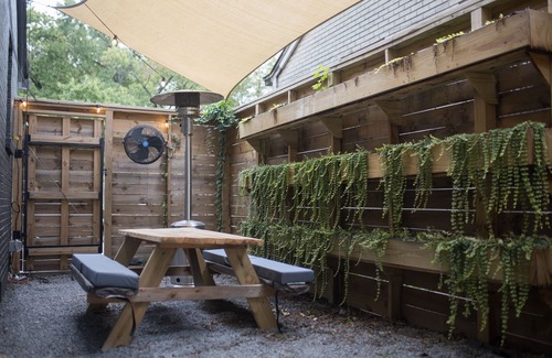 McFerrin Park Casa | Perfect sanctuary for 10 people minutes from downtown fun!