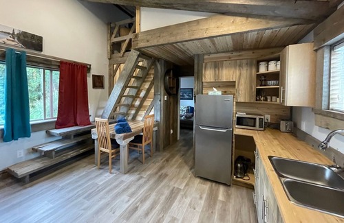Regional District of Kitimat-Stikine Cabina | Perfect Short Term Home - Work & Play