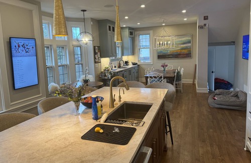 Shorewood Casa | Perfect Spacious RNC Rental. Rare 1st Fl. Master & Guest both w/ Full Bath.