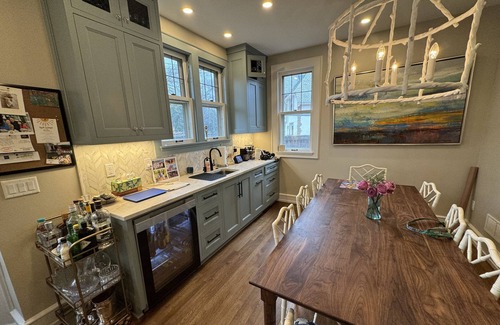 Shorewood Casa | Perfect Spacious RNC Rental. Rare 1st Fl. Master & Guest both w/ Full Bath.