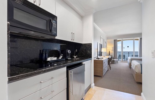 Central Beach Hotel | Perfect Stay! 4 Relaxing Units Close to the Beaches! Outdoor Pool!