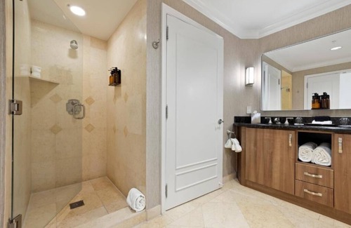 Central Beach Hotel | Perfect Stay! 4 Relaxing Units Close to the Beaches! Outdoor Pool!