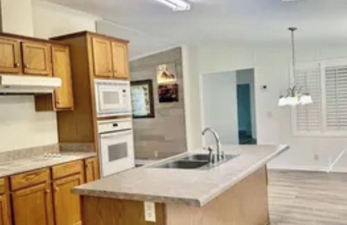 Utica Casa | Perfect stay over, thru Hinds County, sleeps Four