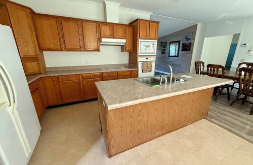 Utica Casa | Perfect stay over, thru Hinds County, sleeps Four