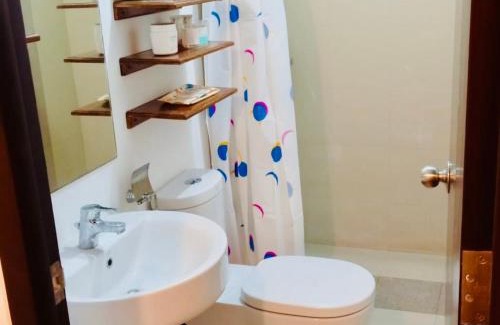 Poblacion District Apartamento | Perfect Staycation at Abreeza Mall with Kitchen, Netflix, Resort-style Pool - Davao Stay Suites T2-815
