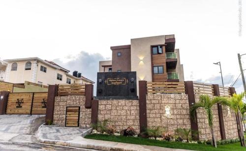 West Gate Hills Apartamento | Perfect Stays Ja