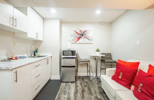 Brampton Casa | Perfect Studio Getaway | Private Bath & Modern Comfort