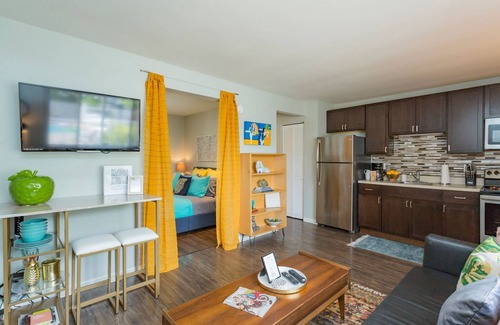 Melrose Condominio | Perfect Studio Near Geodis Park, Mins from Broadway, with pool!