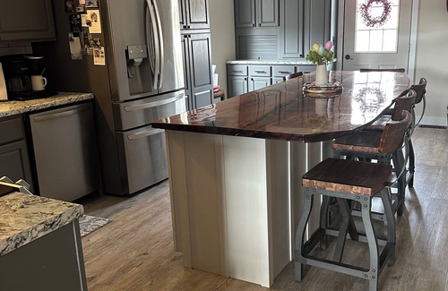 Belle Fourche Casa | Perfect Sturgis Rally Rental-4+Bed, 3 Bath, Pool,Patio, 3 Car Garage, & more!
