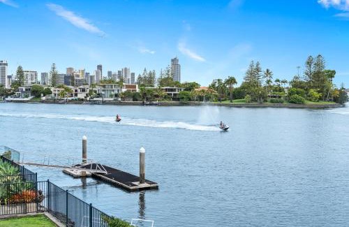 Surfers Paradise Casa | Perfect Waterfront Escape in Surfers Paradise