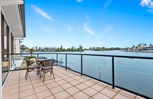 Surfers Paradise Casa | Perfect Waterfront Escape in Surfers Paradise