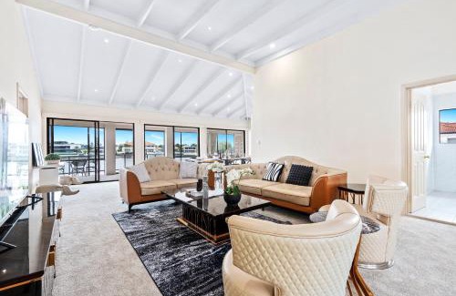 Surfers Paradise Casa | Perfect Waterfront Escape in Surfers Paradise