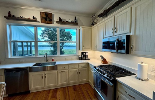 Mobile Casa | Perfect waterfront home on Dog River, Mobile, AL. Bring your boat!