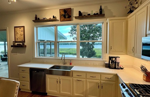 Mobile Casa | Perfect waterfront home on Dog River, Mobile, AL. Bring your boat!