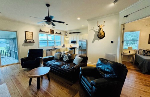 Mobile Casa | Perfect waterfront home on Dog River, Mobile, AL. Bring your boat!