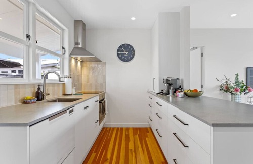 One Tree Hill Casa | Perfectly Appointed Home