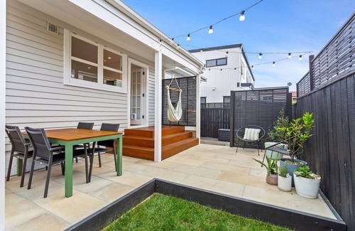 One Tree Hill Casa | Perfectly Appointed Home