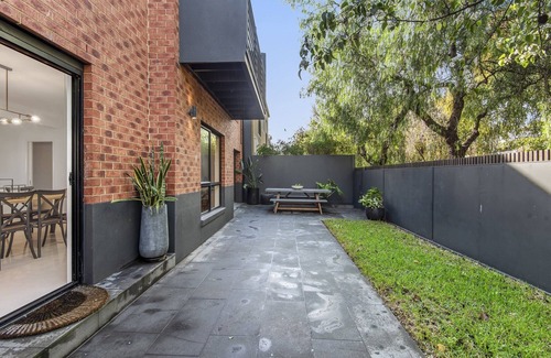 Kensington Casa | Perfectly Located 4-Bed House in Kensington