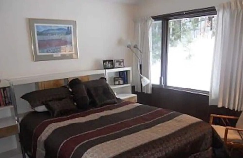 North Conway Chalet De Esquí | Perfectly located 4 Bedroom 2 bathroom Chalet. 5 Mins to Cranmore with Mt views.