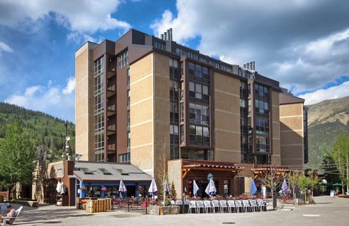 Copper Mountain Village Condominio | Perfectly Located Hotel Room - Ski-In Ski-Out - Steps to the American Eagle/American Flyer chairlifts - MP522H by RedAwning