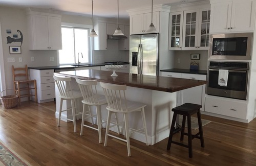 Chatham Casa | Perfectamente ubicado, con aire acondicionado central. 3BR, duerme 6