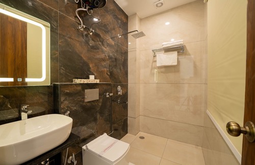 Tapovan Hotel | Perfectstayz Premium Mystic falls near Secret Waterfall