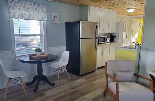 Brooklyn Casa | Pergola Place - Lake Access, 2 Bedroom, Sleeps 5, Pet Friendly