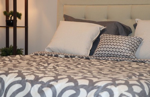 Tri-Taylor Apartamento | Perignon Castle Chicago 1BD 1BATH with Free Street Parking